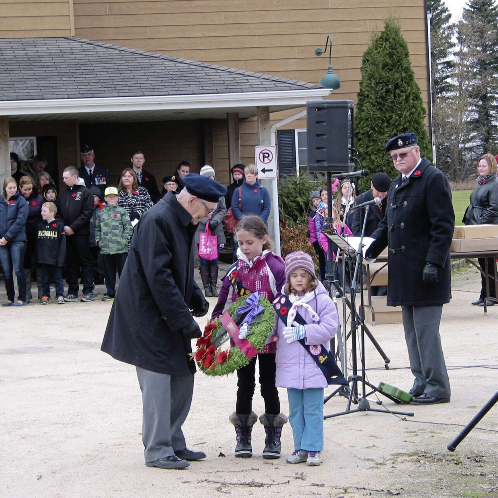 Sidney Manness given wreath on Remembrance Day veteran